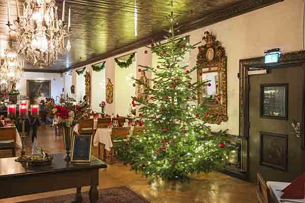 Julbord på Gyllene Uttern Jula Hotell